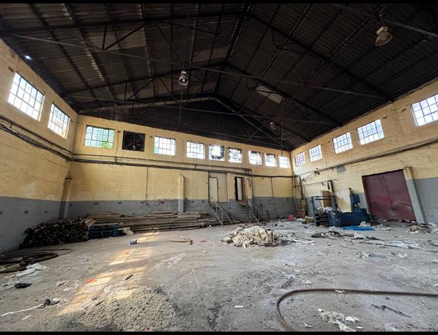 3,110M² WAREHOUSE TO LET IN INDUSTRIA WEST
